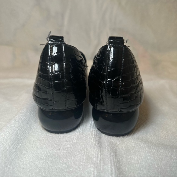 Jeffrey Campbell Black Croc-Embossed Pointed Toe Loafer Flats - Picture 2 of 5